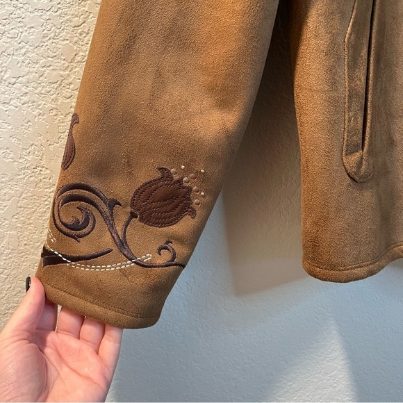 Women’s St. John Sport brown western style faux suede floral embroidered jacket - Picture 7 of 11